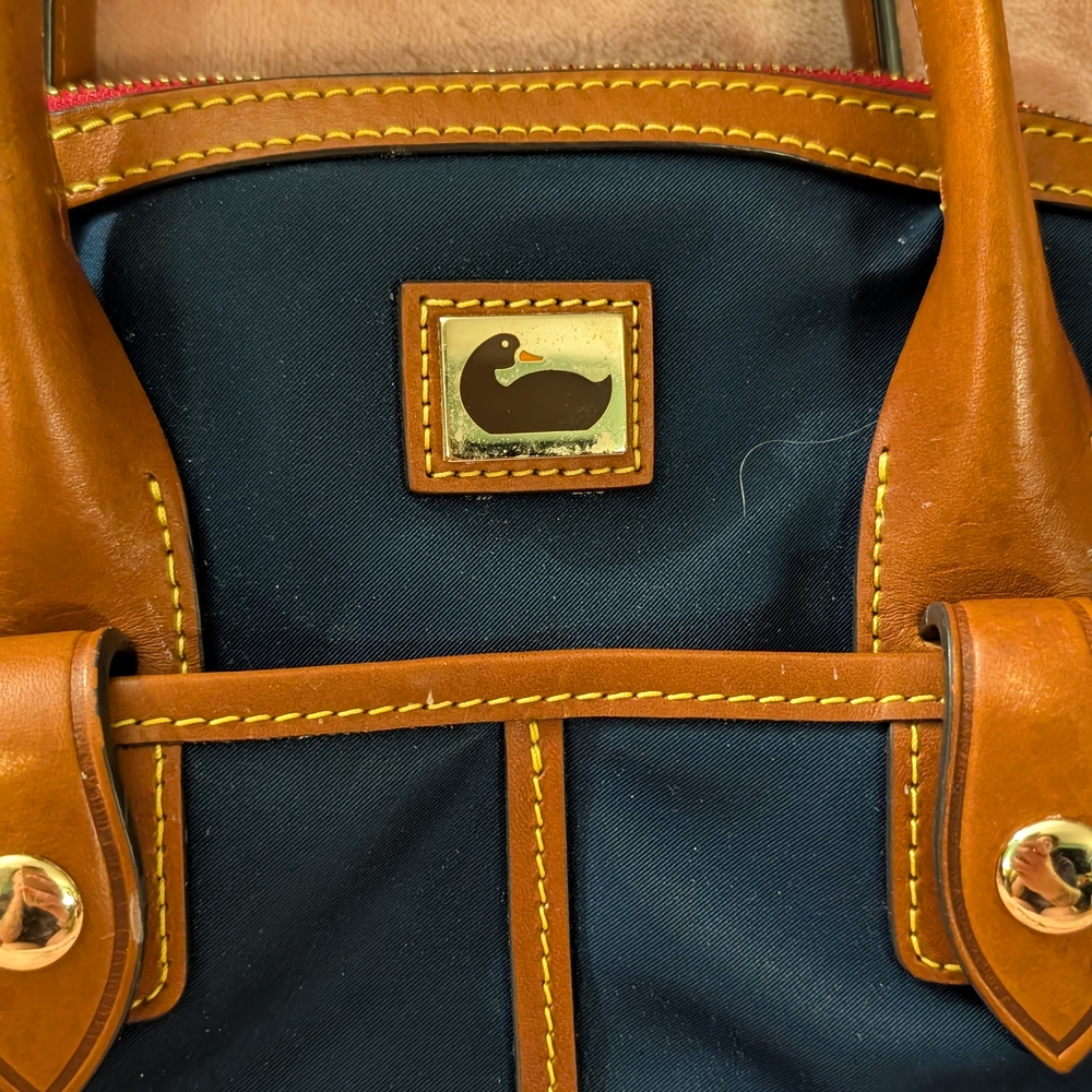 Vintage Dooney & Burke Classic Navy and Tan Women's Bag WAYFARER - Picture 2 of 7